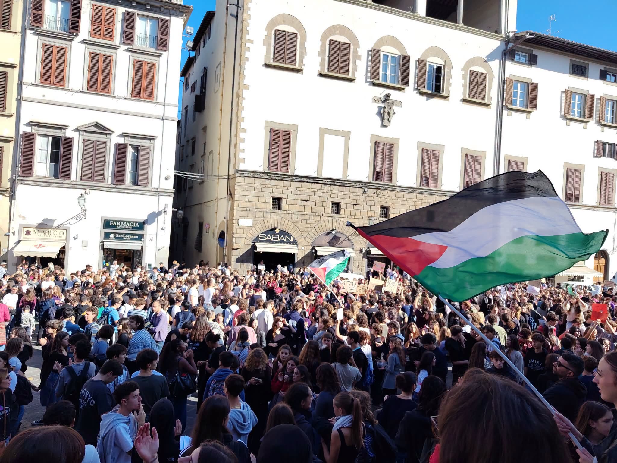 sciopero della scuola a firenze duemila studenti protestano in piazza cori contro il governo da Firenzepost.it sciopero della scuola a firenze duemila studenti protestano in piazza cori contro il governo